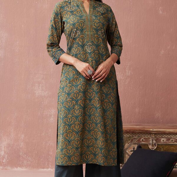 Sehra Yasmin Ajrak Kurta