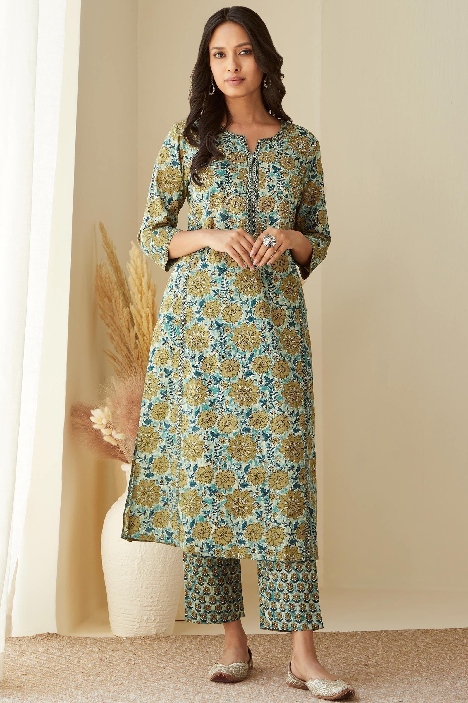 19_1_145.jpg Gauhar Nida Kurta - Image 1