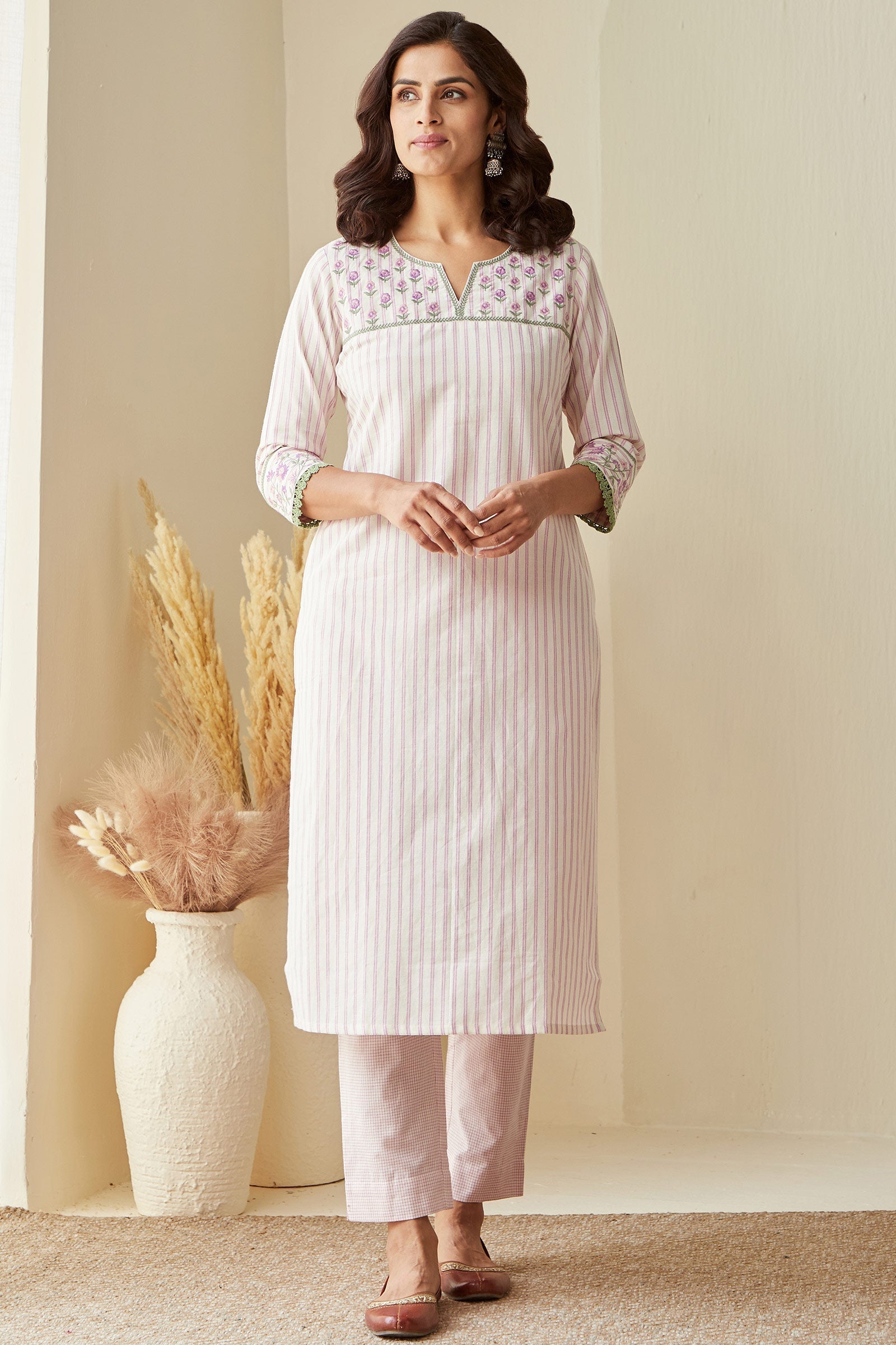 29_104.jpg Gulbarg Amira Kurta - Image 1