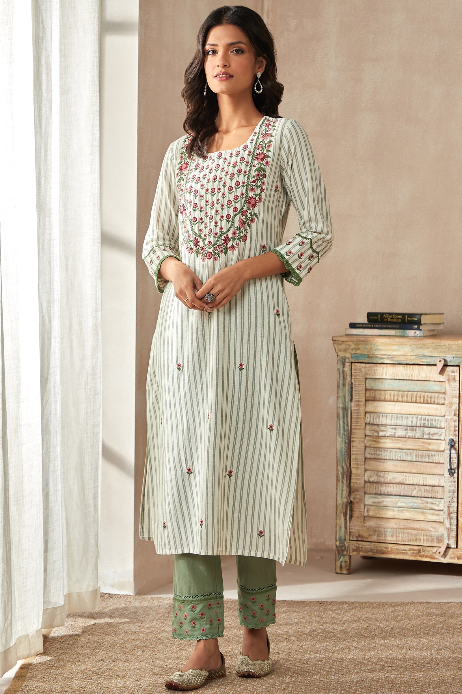 3_179_233.jpg Gulbarg Faheema Kurta - Image 1
