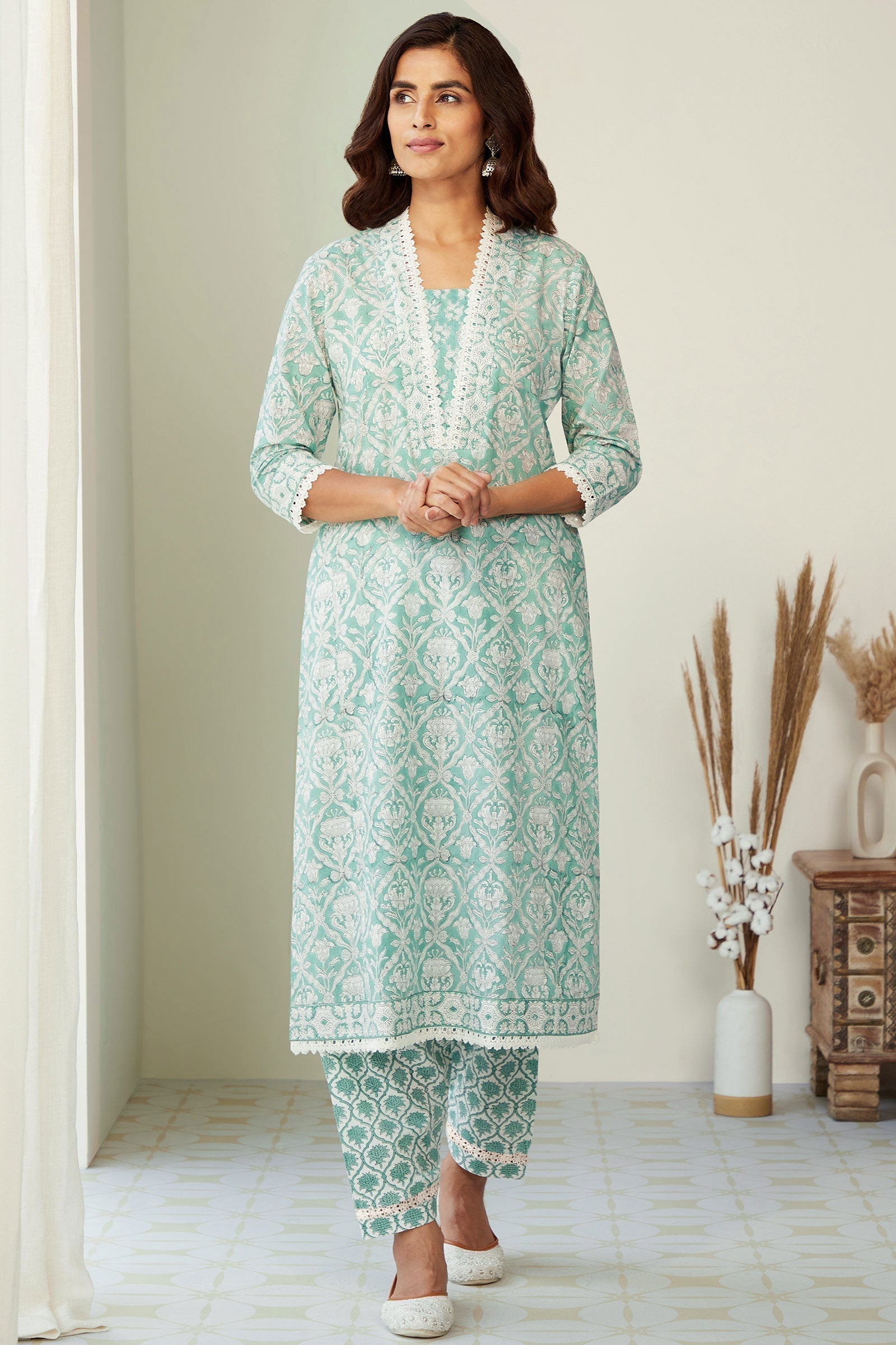 3_179_814_e4700007-05a8-40b3-bce0-e0ccf057ba3f.jpg Gauhar Aaliyah Sanganeri Kurta - Image 1