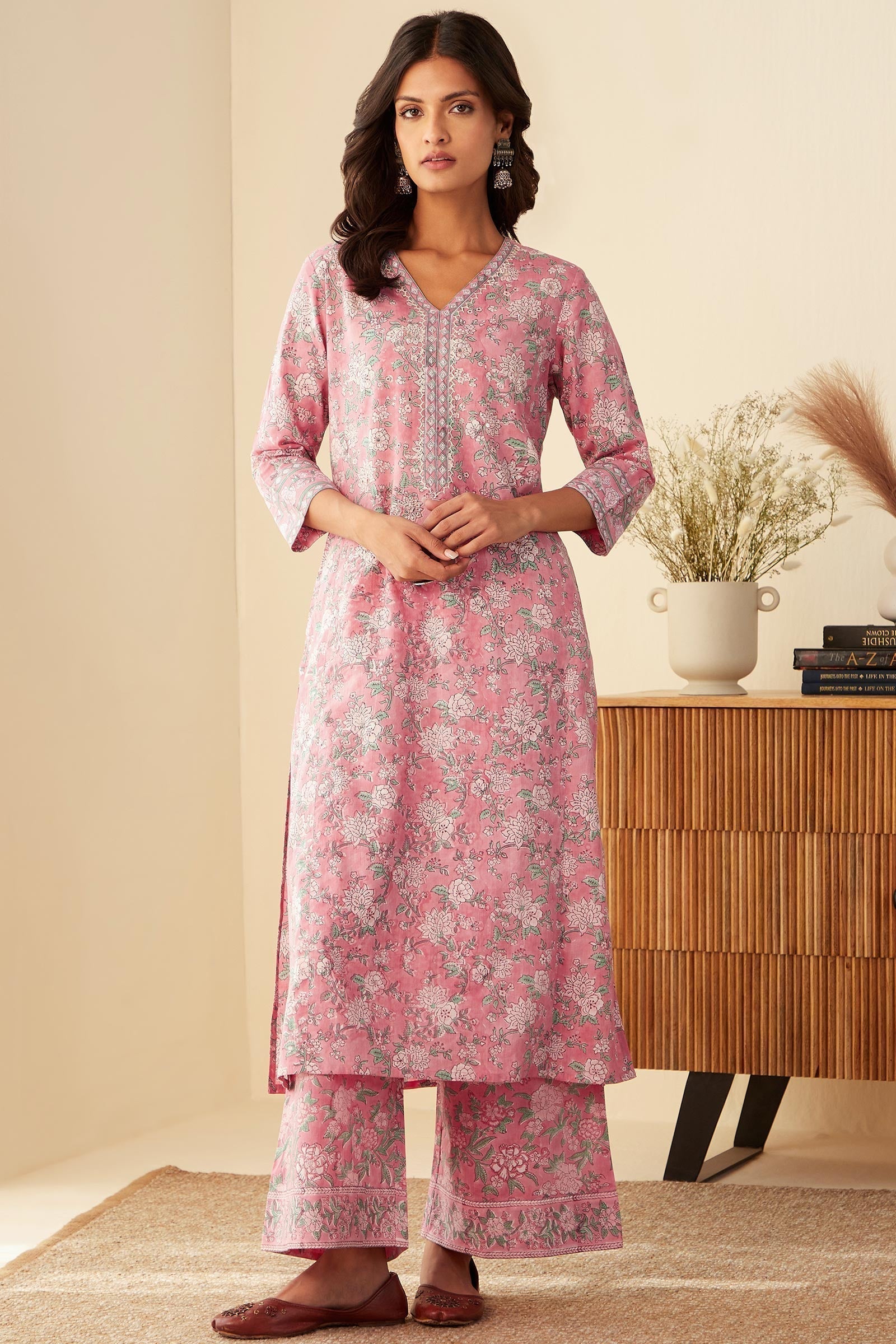 3_179_816-Copy.jpg Gulshan Bagh Suhana Sanganeri Kurta - Image 1
