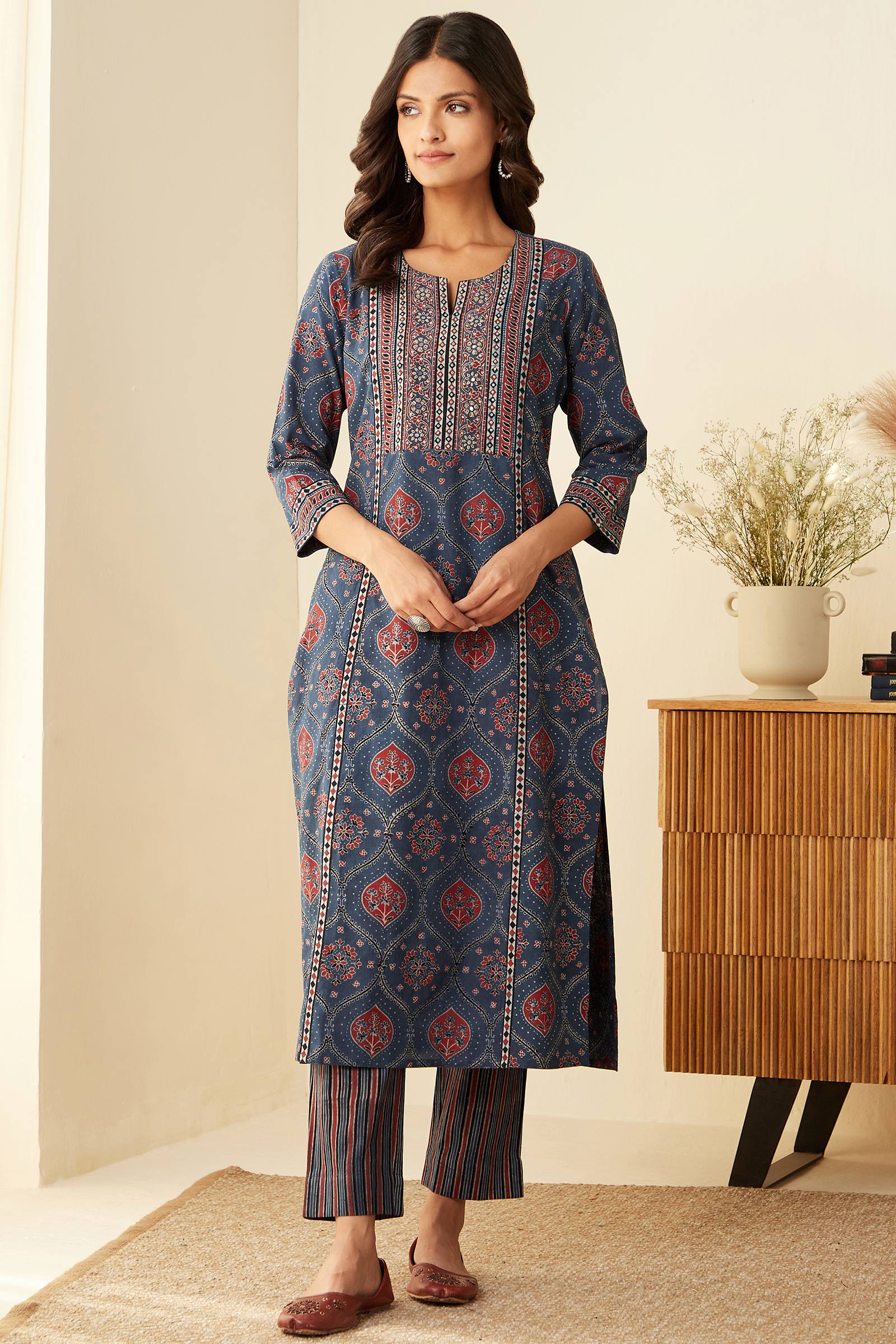 3_179_900.jpg Sehra Zoya Ajrak Kurta - Image 1