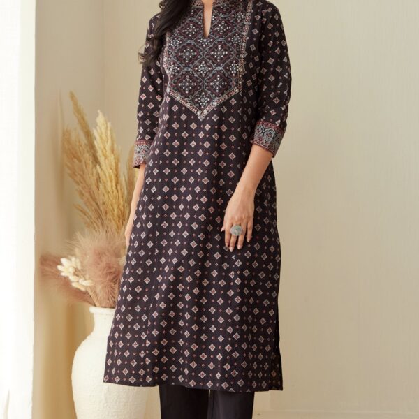 Sehra Nadia Ajrak Kurta