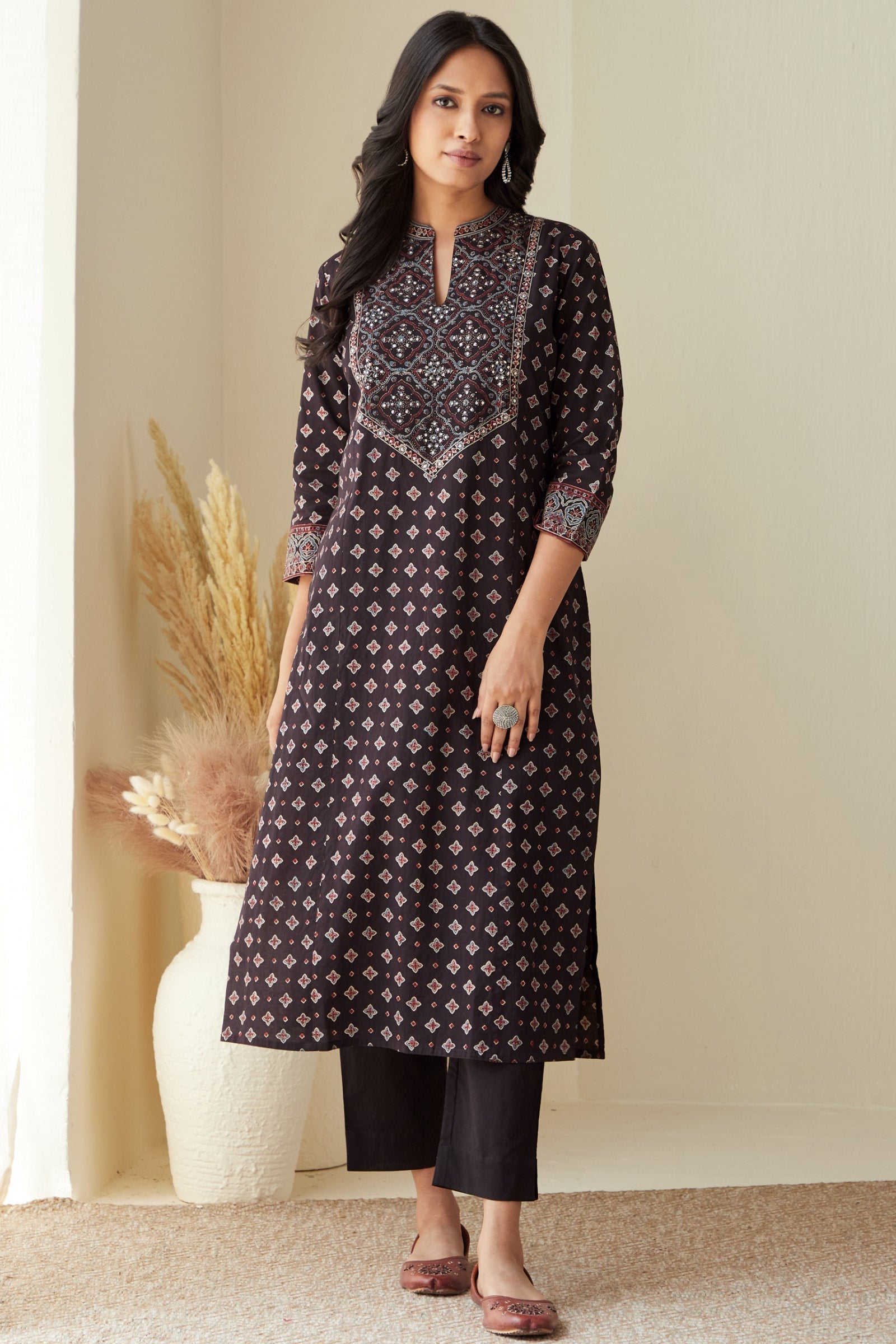 3_180_213.jpg Sehra Nadia Ajrak Kurta - Image 1