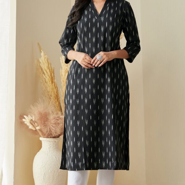 Naadirah Anya Black Ikat Kurta