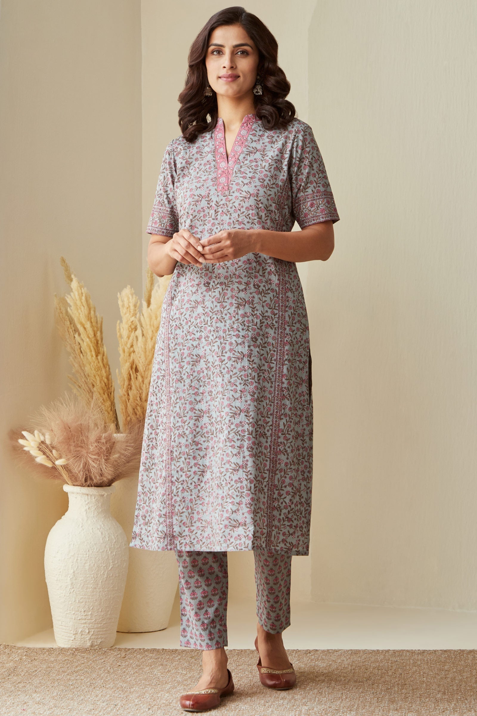 3_180_423.jpg Gauhar Saba Sanganeri Kurta - Image 1