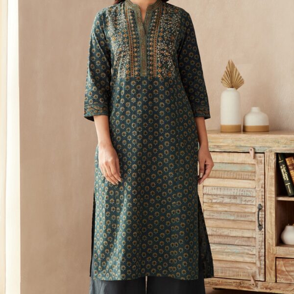 Sehra Zafina Ajrak Kurta