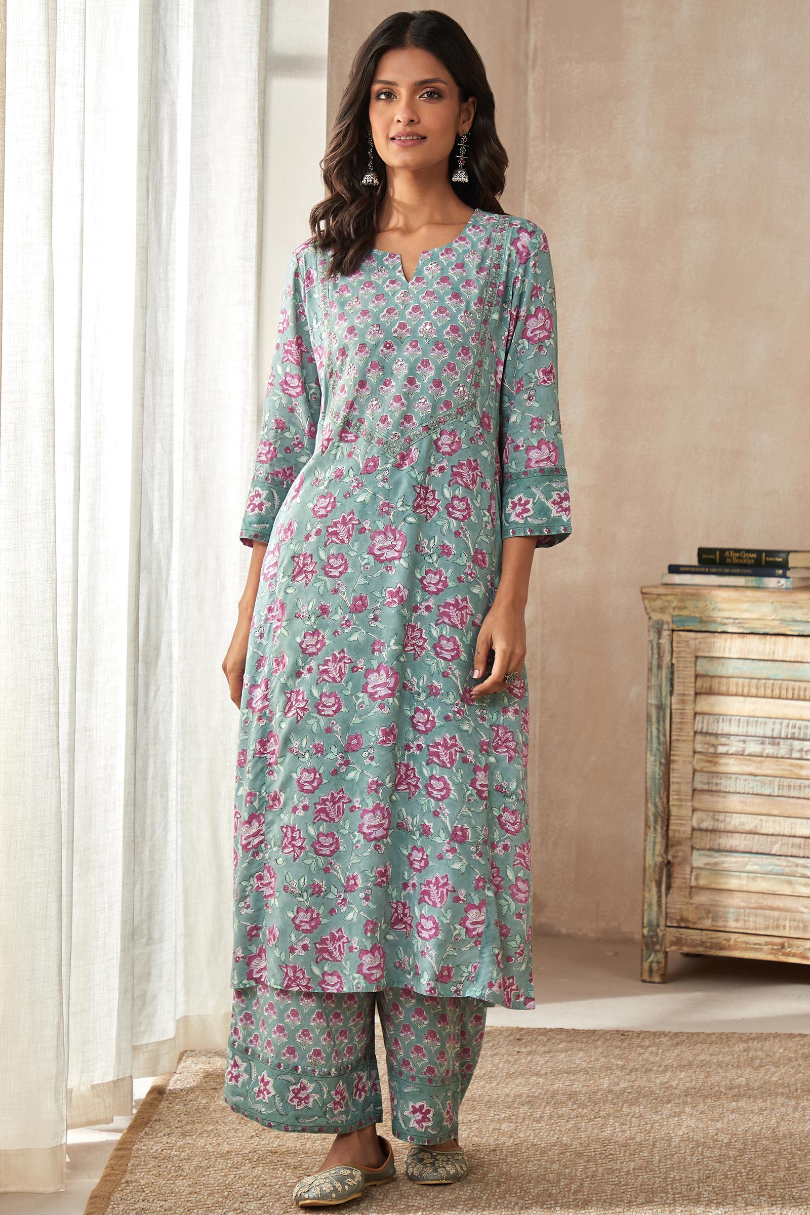 8_19_69.jpg Gulshan Bagh Seher Sanganeri Kurta - Image 1