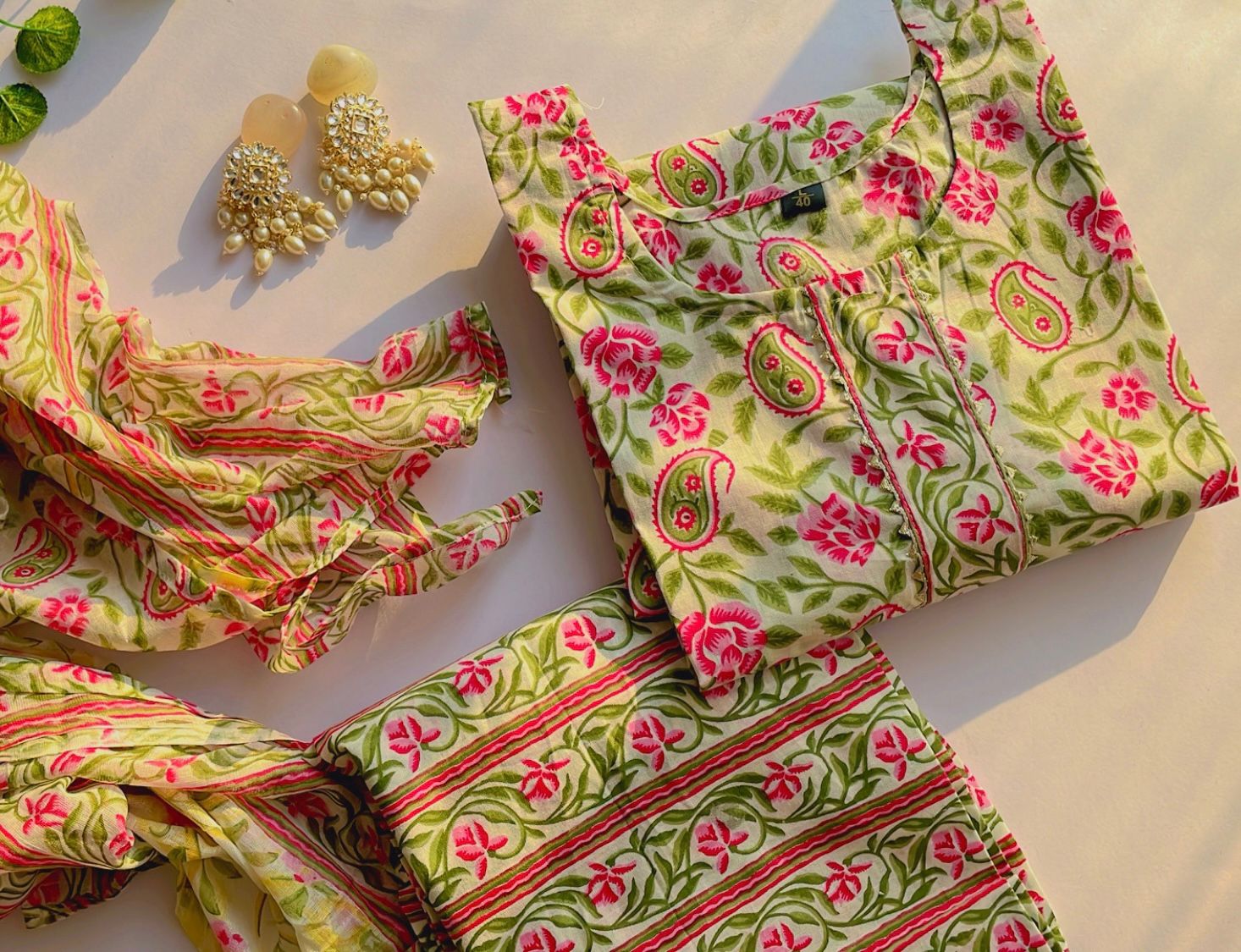 8c145222-9158-4db4-bd8e-fcb484317637.jpg Love Lively Floral Slim Fit Suit - Image 1