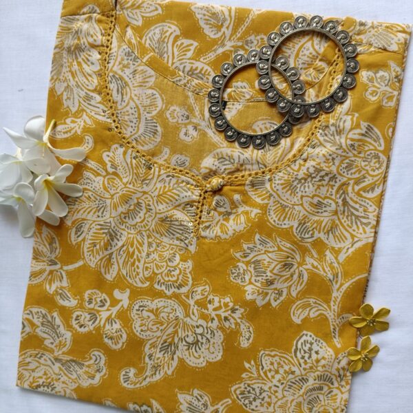 Basant yellow laced cotton Kurta - Big Size