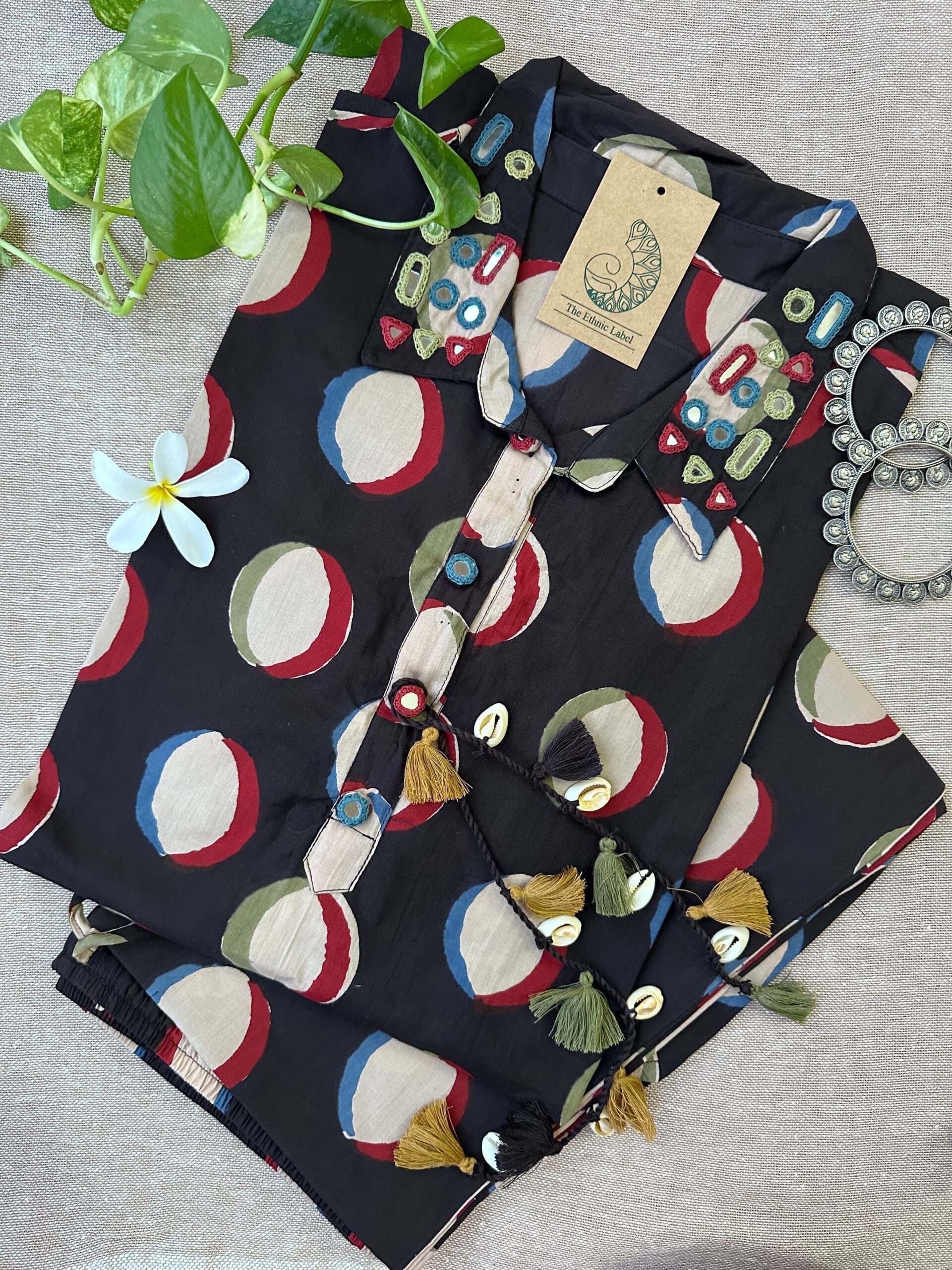 IMG_5699_e16f5273-67e1-43d6-8984-2bcbce5cc399-scaled-1.jpg "Pehnawa" tassel Cotton Kurta Set(2pc) - Image 1