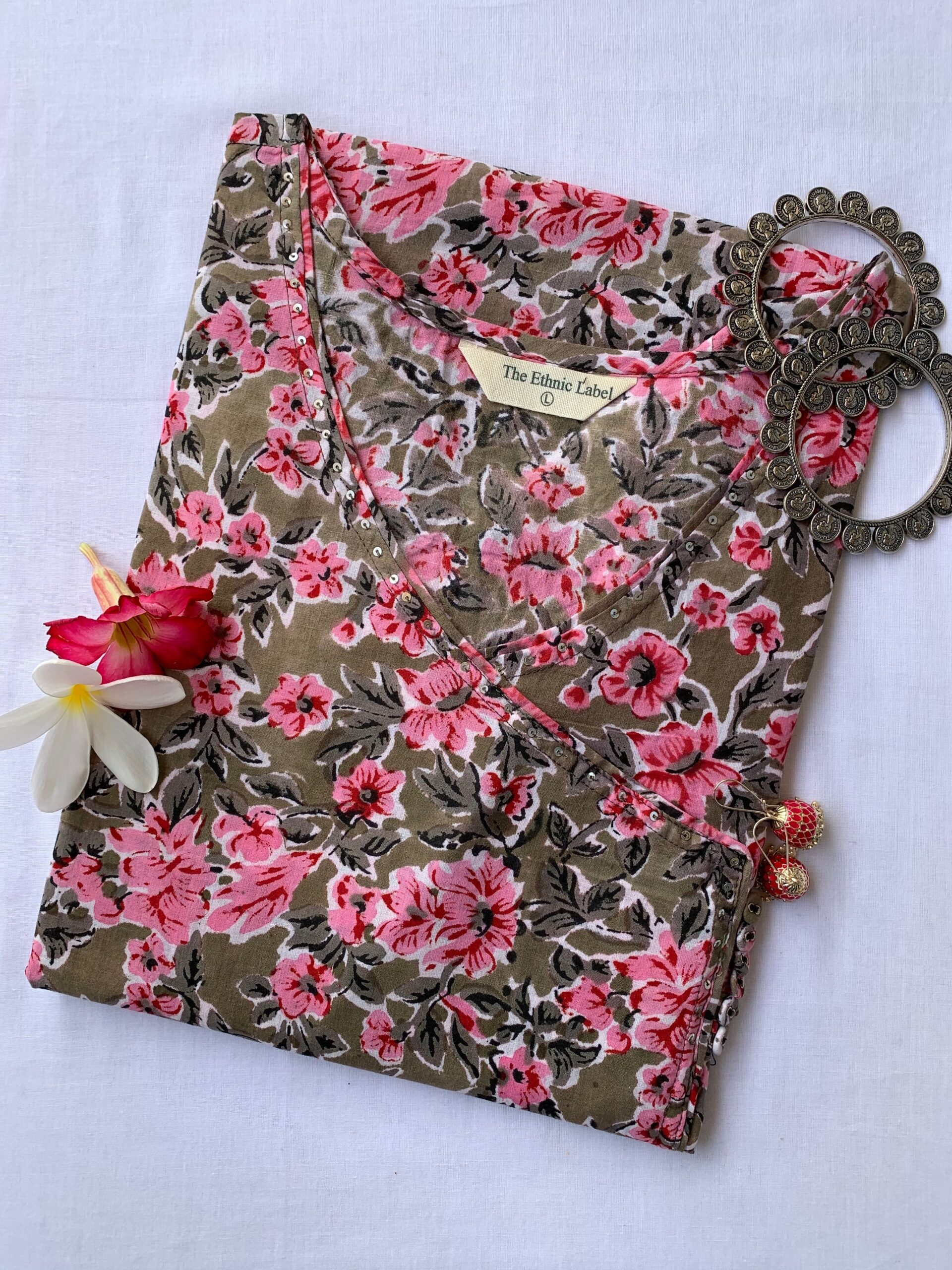 IMG_6555-scaled-1.jpg "Carnation" Olive-Pink Cotton Kurta - Image 1