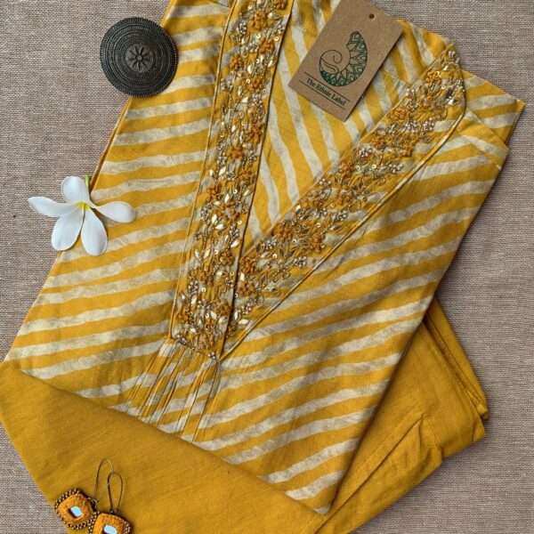 "Ubtan" Hand Embroidered Muslin Kurta Set(2pc)