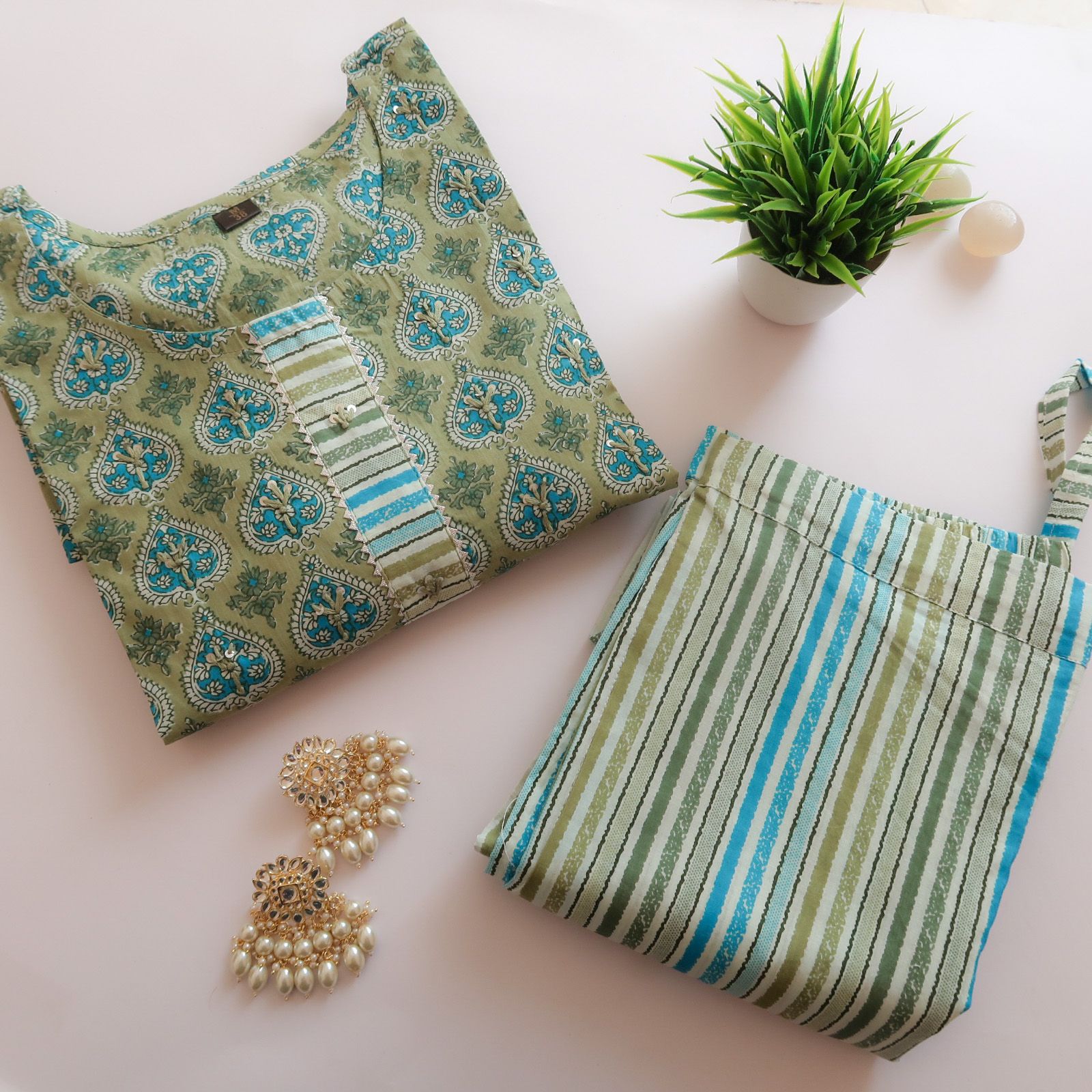 WhatsAppImage2023-04-27at6.09.19PM_1.jpg Green Cotton Suit Set - Image 1