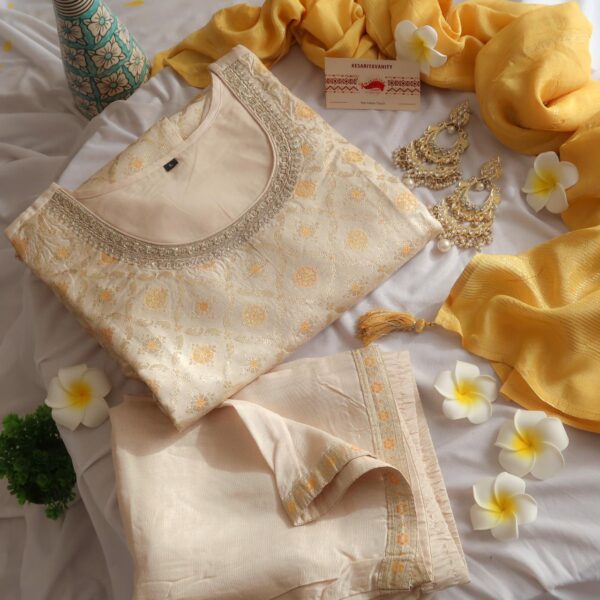 Zareen Festive Special Suit Set